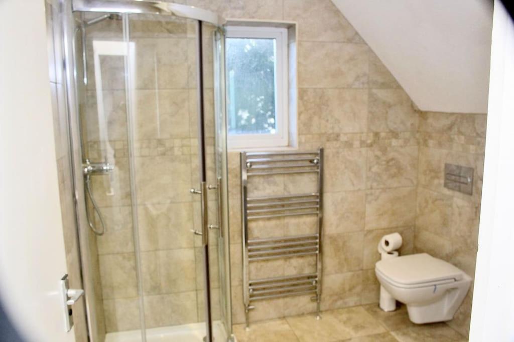 איילסברי Contractor'S Haven- 4-Bedroom House With Free Parking, Super Fast Wifi, Fran Properties In Aylesbury, Pets Are Welcome! מראה חיצוני תמונה