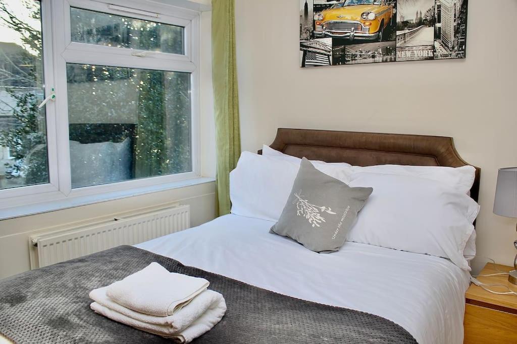 איילסברי Contractor'S Haven- 4-Bedroom House With Free Parking, Super Fast Wifi, Fran Properties In Aylesbury, Pets Are Welcome! מראה חיצוני תמונה
