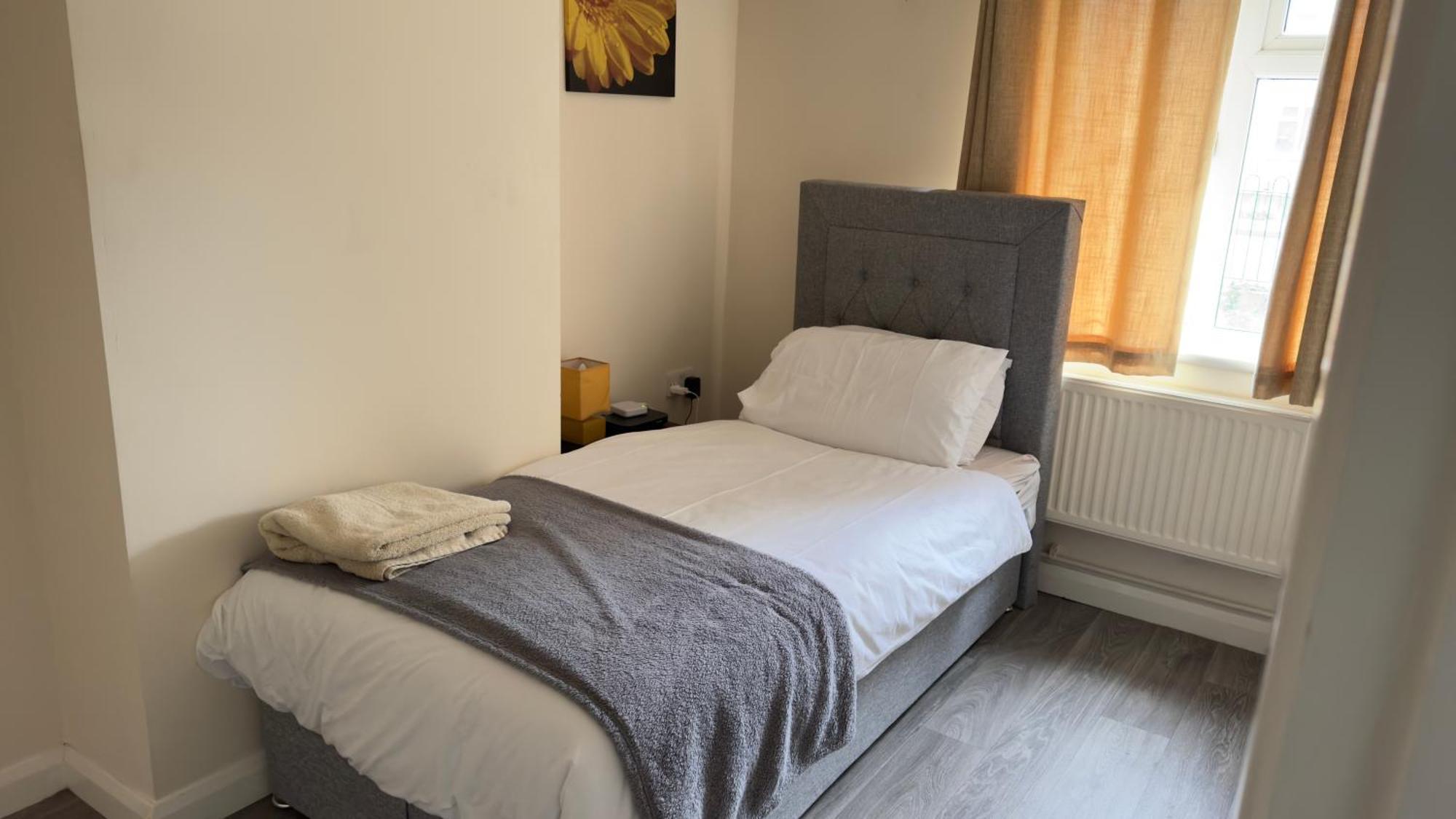 איילסברי Contractor'S Haven- 4-Bedroom House With Free Parking, Super Fast Wifi, Fran Properties In Aylesbury, Pets Are Welcome! מראה חיצוני תמונה