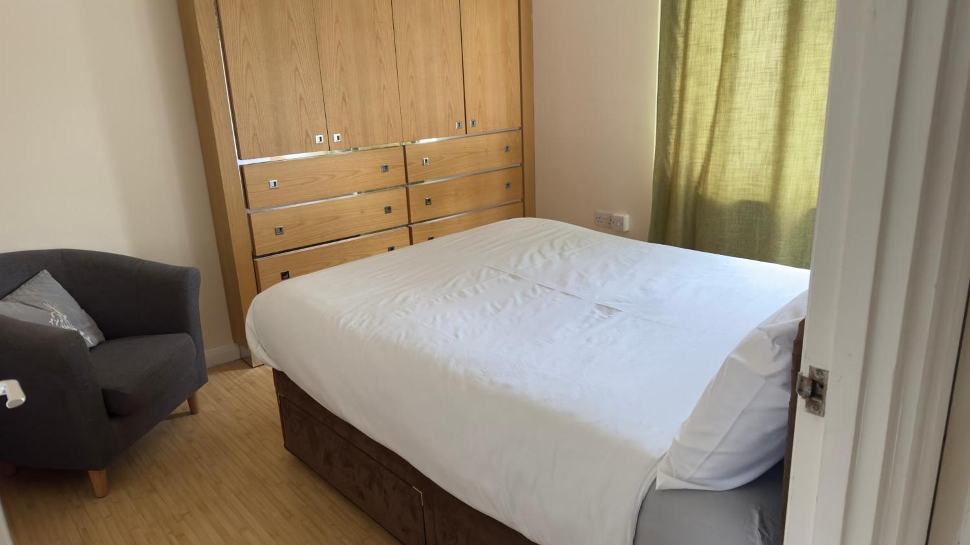 איילסברי Contractor'S Haven- 4-Bedroom House With Free Parking, Super Fast Wifi, Fran Properties In Aylesbury, Pets Are Welcome! מראה חיצוני תמונה
